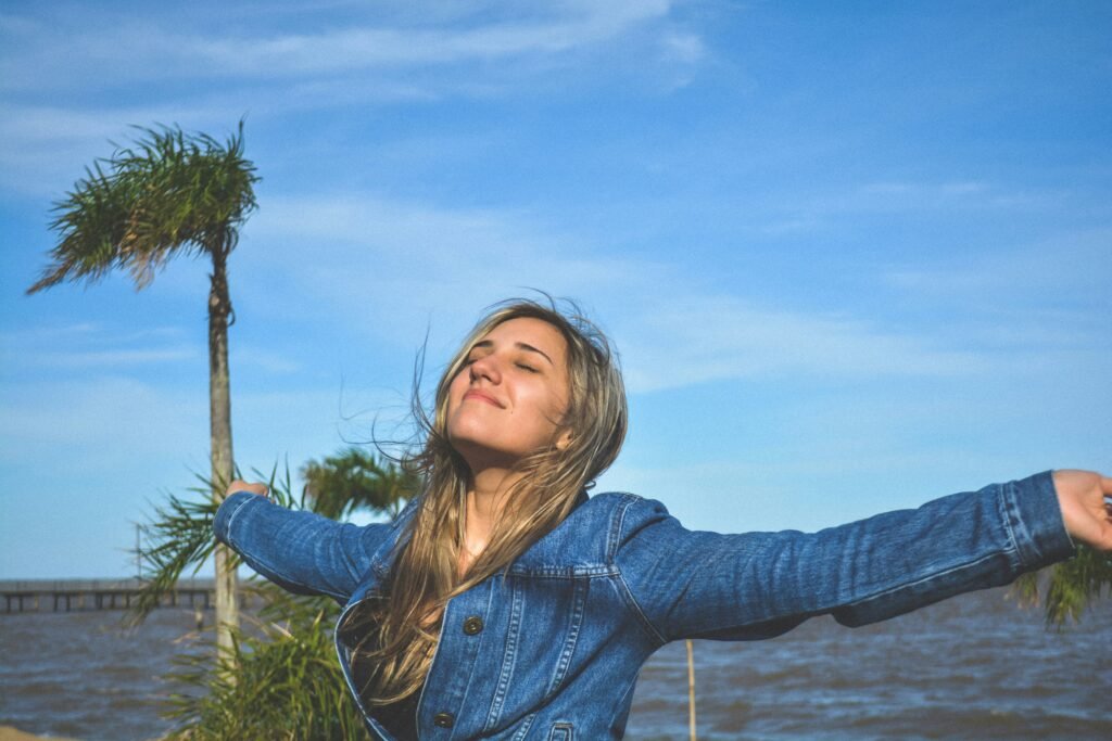 mujer libre con una vida plena